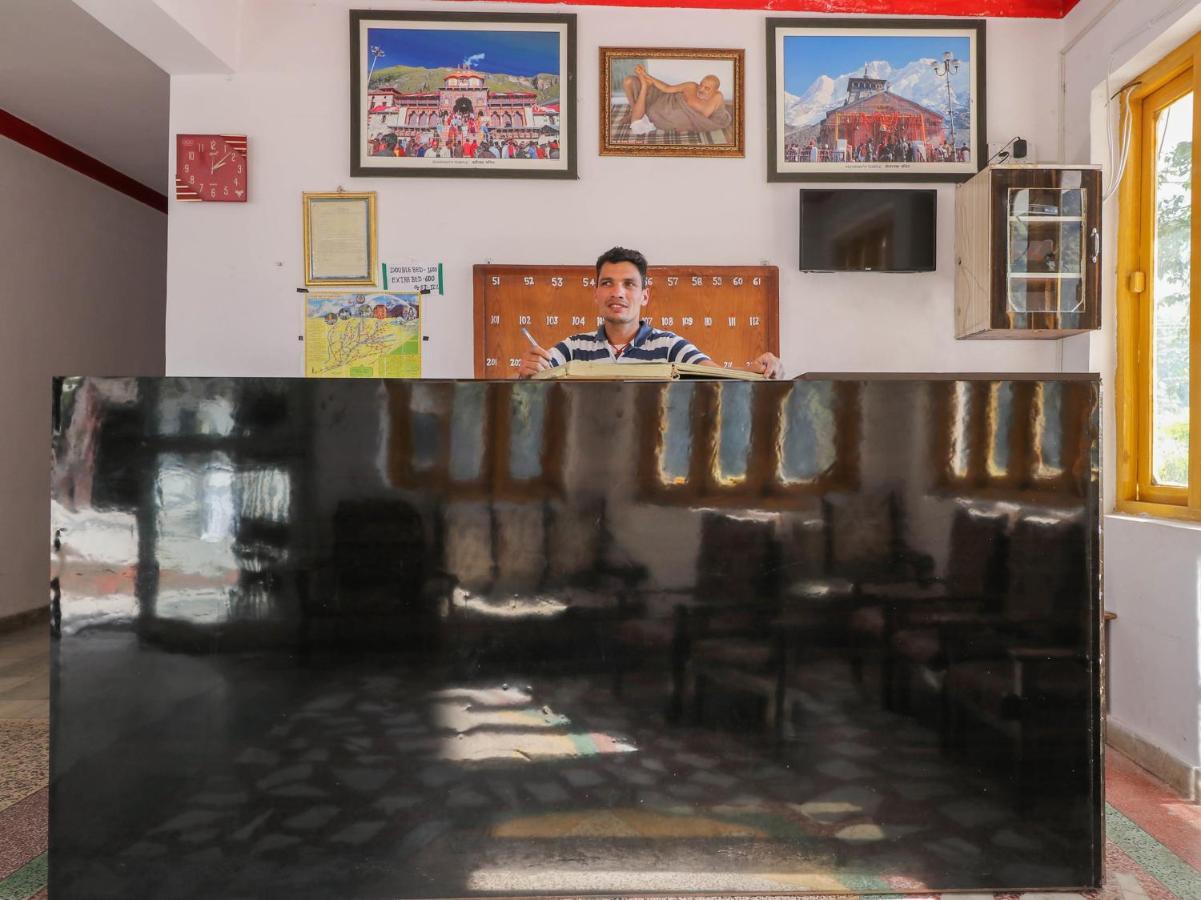 Oyo 63541 Hotel New Indra Lodge Joshīmath Kültér fotó